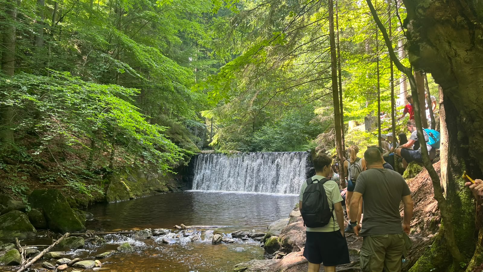 ... zum Wasserfall